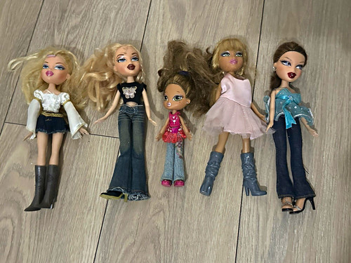 Vintage bratz 2001 dolls