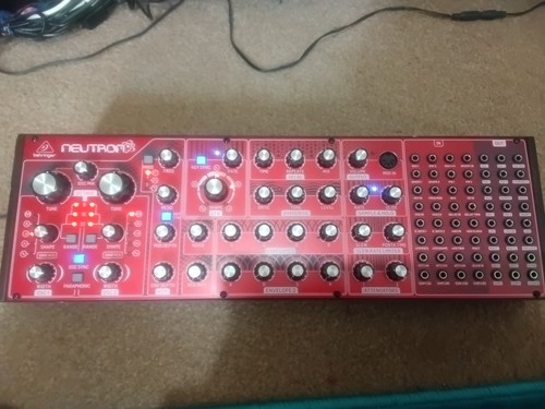 Behringer neutron synth - behringer,