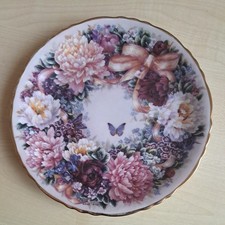 'Circle of Love' by Lena Liu