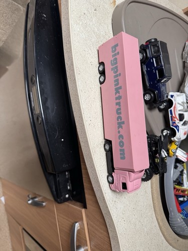 Model pink lorry - pink,