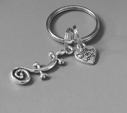 Cute little lizard - lizard, keyring