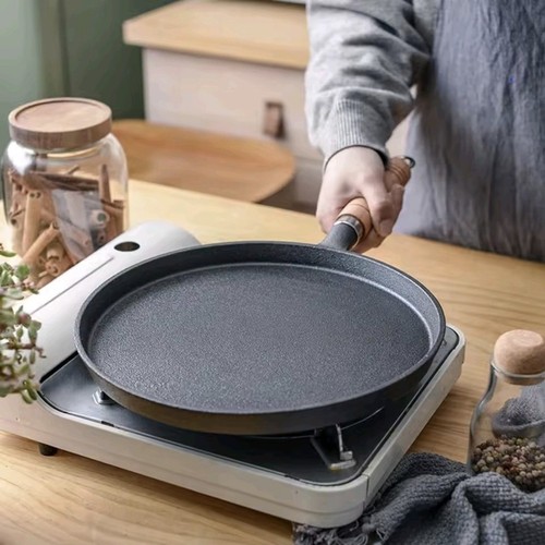 Cast iron frying pan - cast, pre