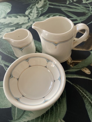 Small milk jugs and bowl - 2,
