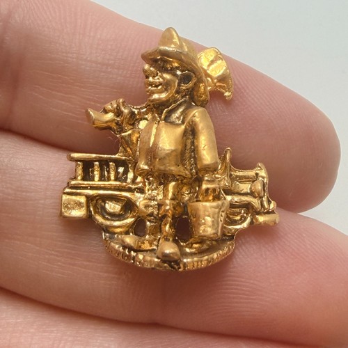 Firefighter lapel pin gold - firefighter,