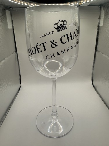 Moet chandon champagne - &,