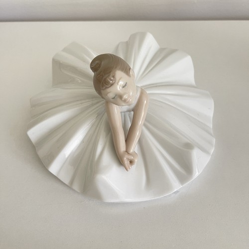 Nao lladro ballerina girl - by,