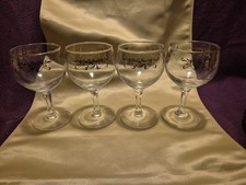 Set of 4 small vintage wine glasses with guilt ribbon design. 12x6.5cm