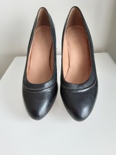 Clarks Women's Leather Shoes -size 6.5 E - Wide Fit