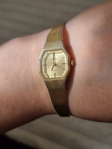 Vintage stunning lorus - vintage, gold