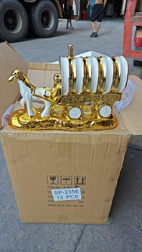 Horse with round - with,