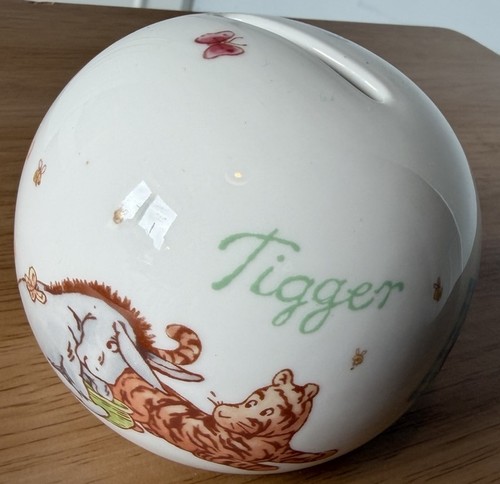 Winnie the pooh royal doulton - the,