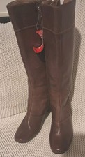 CLARKS GORGEOUS LADIES CALF LENGTH BROWN LEATHER BOOTS SIZE 7E BRAND NEW
