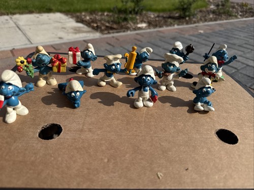 Vintage smurf figures - 12,