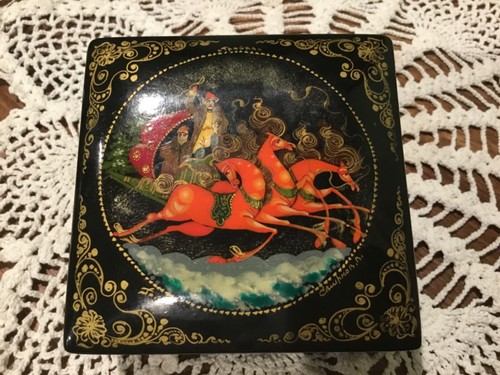 Russian lacquered trinket box - lacquered,