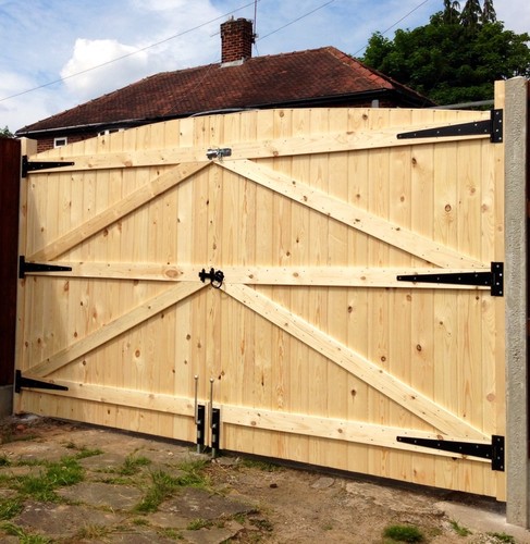 Made measure driveway gates - to,