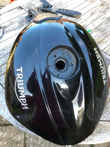 Triumph street triple - street, fuel