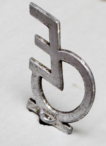 Vintage fender figure emblem - fender,