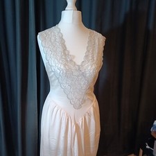 CHARNOS SILKY NYLON NIGHTIE