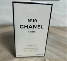 CHANEL No 19 Parfum