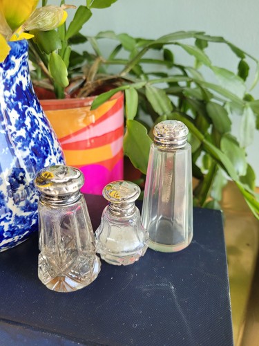 Cut glass smelling - glass, salt