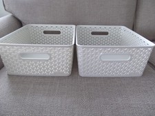 2 x white medium curver storage baskets. 35 x 29 x 13 cm. Excellent condition.