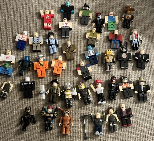 Roblox toy figures - figures, bundle