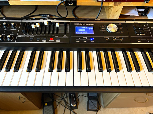 Roland combo 61 key - b, v-combo
