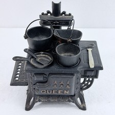 Queen cast iron miniature - cast,
