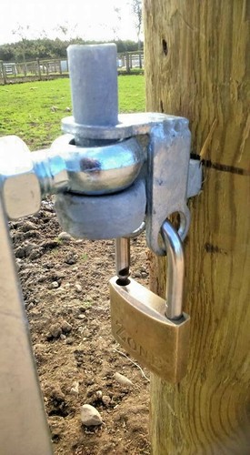 Anti gate theft bracket - 5, bar