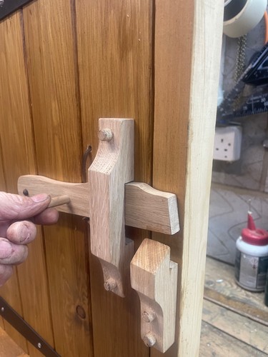 Oak door latch