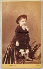 CDV BOY STANDING CHAIR VELVET