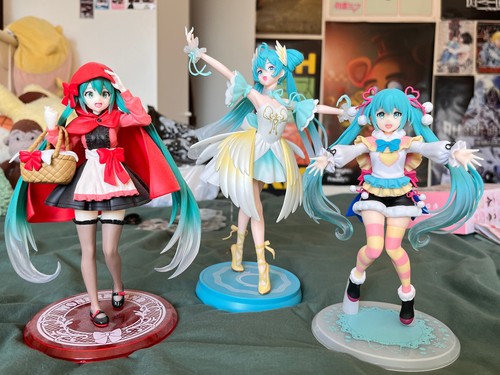 Authentic hatsune miku figure - authentic,