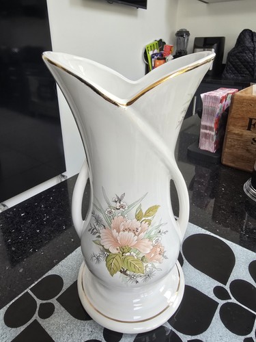 Elegant shapely gilded floral - shapely,