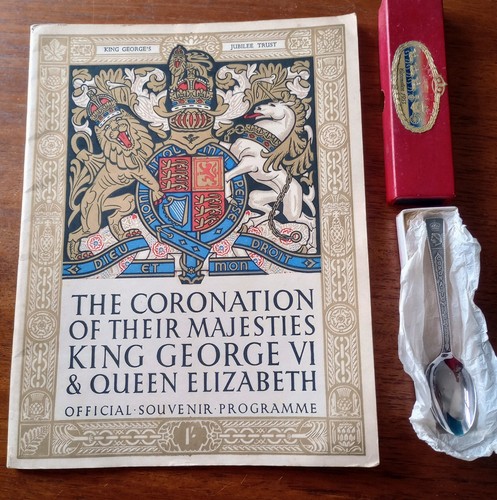 Two pieces royal - of, coronation