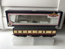 Bachmann 34-326 50ft Crimson / Cream BR Parcel Van Model Railway OO Gauge