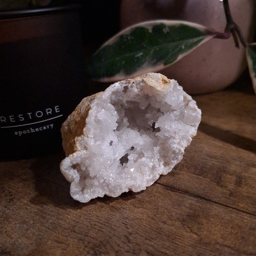 Natural raw quartz geode - raw,