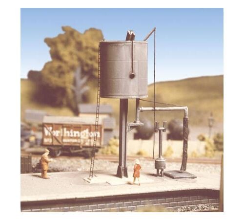 Round water tower n - -,