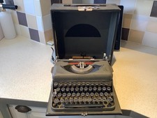 VINTAGE IMPERIAL GOOD COMPANION TYPEWRITER WITH CASE