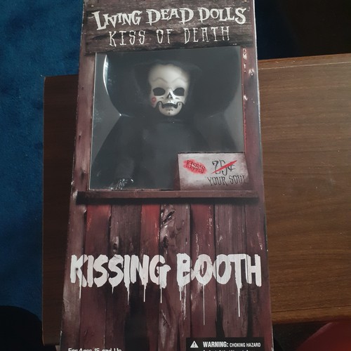 Living dead dolls - living, kiss