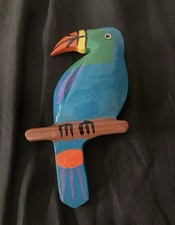 Vintage wooden toucan brooch