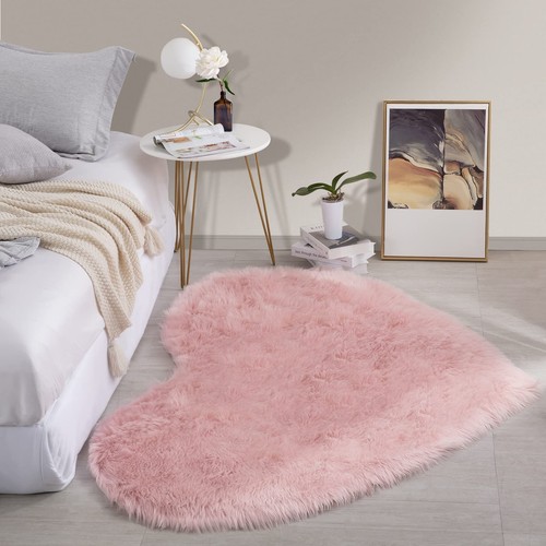 Fluffy 4x6 faux fur heart - 4x6,