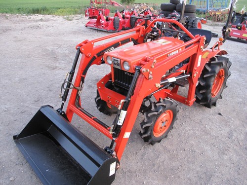 Kubota b7001 compact tractor - compact,