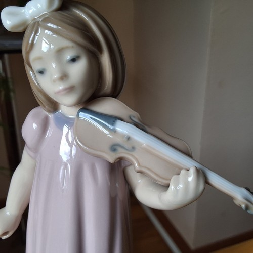 Lladro figurine girl with - figurine,