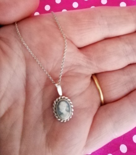 Vintage cameo pendant necklace - cameo,