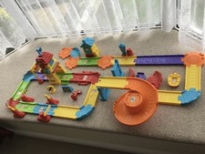 Vtech Toot Toot Drivers Train Station & Train Track Bundle 