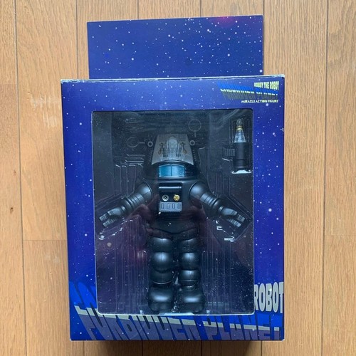 Medicom toy robbie the robot - toy,