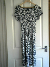 DEBENHAMS MAINE  white blue floral jersey Dress Size 12  tie belt on back