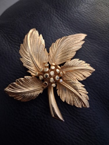 Large gold toned - flower, shaped