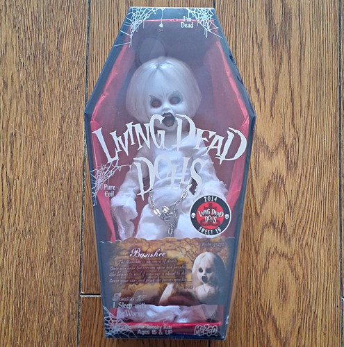 Mezco living dead dolls - living,