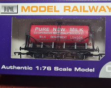 Dapol B841 6 wheel CO OP Milk Tank Wagon